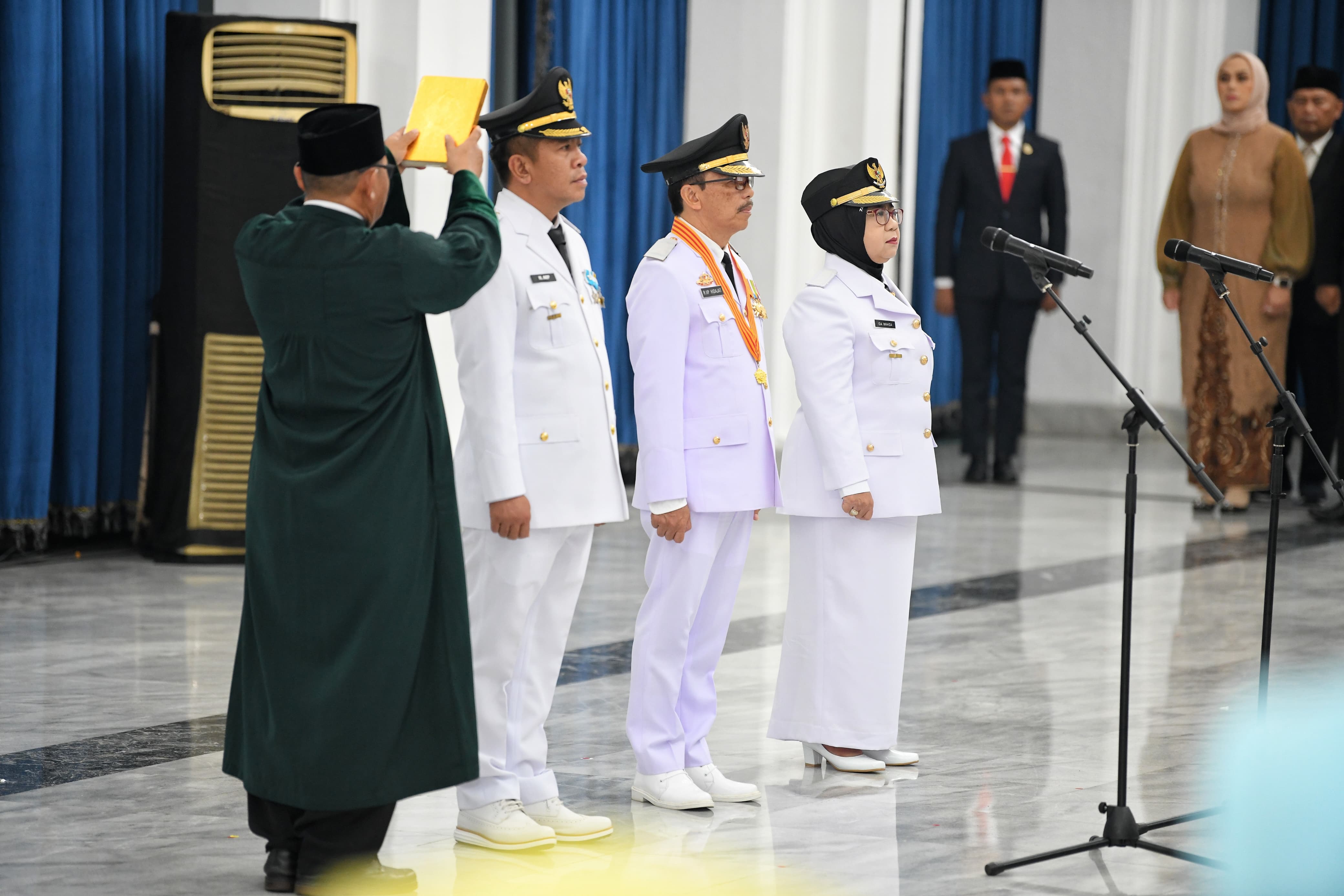 Bey Machmudin Lantik Tiga Pimpinan Daerah Bupati Karawang Penjabat