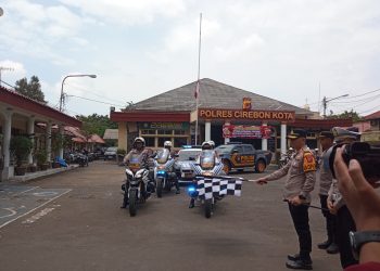 Kapolres Cirebon Kota, AKBP Eko Iskandar melepas menyiapkan 55 personel tim urai lalu lintas guna mengantisipasi kepadatan kendaraan, terutama di jalur tol dan Pantura, Minggu (23/3/2025).