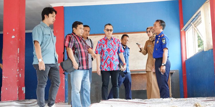 Komisi I DPRD saat meninjau langsung kantor Dinas Damkar Kota Cirebon di Jalan Terusan Pemuda, Kel. Sunyaragi, Kec. Kesambi, Senin 5 Mei 2025.