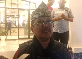 Bupati Cirebon, H. Imron saat dikonfirmasi terkait pengunduran diri serempak pengurus KONI Kabupaten Cirebon. (Dok.Apip/CIBA)