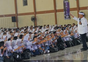 Sekretaris Daerah Provinsi Jawa Barat melantik 2000 Anggota Forum OSIS Jawa Barat, bertempat di Telkom University Convention Hall, Kabupaten Bandung, Sabtu 9 Agustus 2025 (ist/Dokpim Jabar)