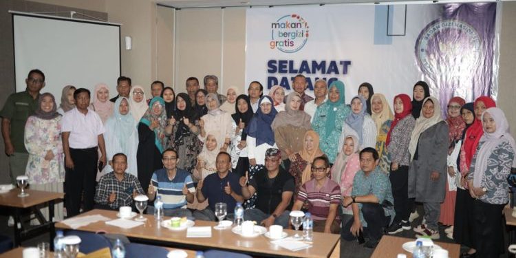 Sosialisasi program MBG yang diselenggarakan oleh Badan Gizi Nasional (BGN) ini berlangsung di Hotel Batiqa Cirebon.// ist